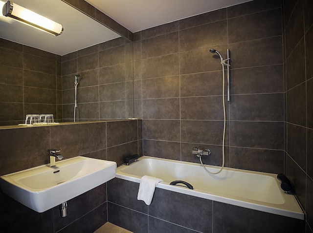 ホテル & レジデンス ウ トゥリ ブブニュー