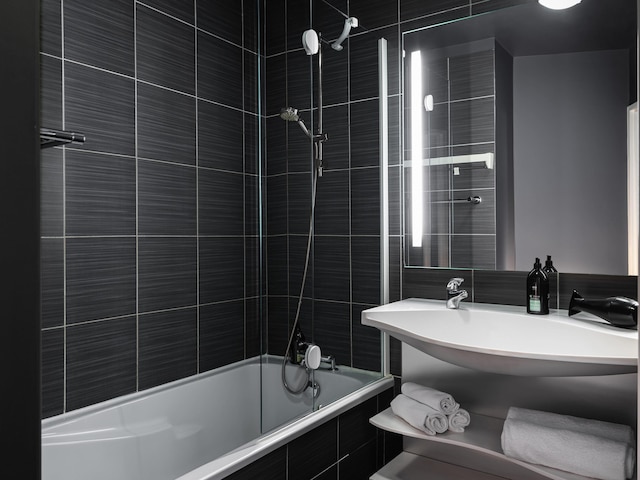 アパートホテル アダージョ パリ モンルージュ