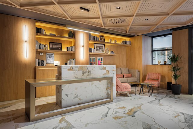 ルーム メイト レオ、グラナダ