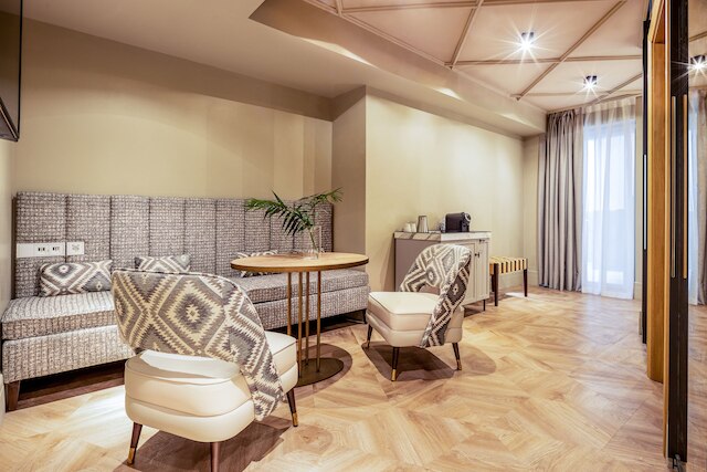 ルーム メイト レオ、グラナダ