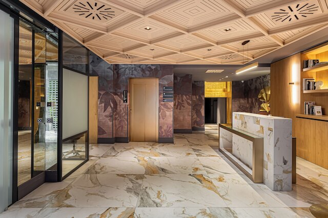 ルーム メイト レオ、グラナダ