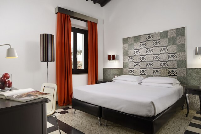 ホテル ウニベルソ