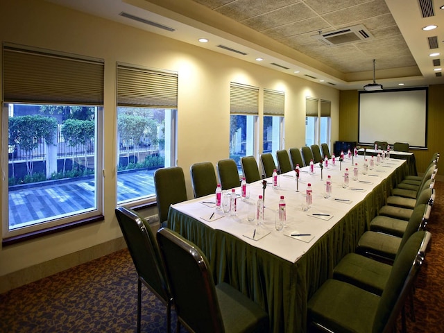 ザ ミューズ サロヴァー ポルティコ ネルー プレイス デリー