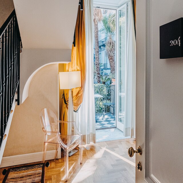 コスタンティノーポリ 104