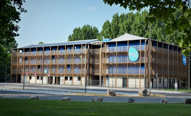 エクロ ホテルズ リール