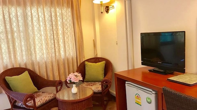 スリン ベイ イン