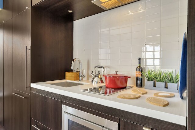 クイックステイ - エレガンス イン ヨークビル (ヤング & ブロアー)