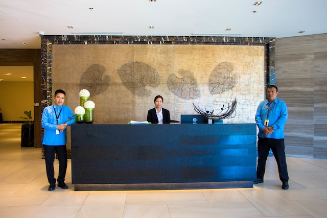 C スイーツ アット 8 ニュータウン レジデンシズ