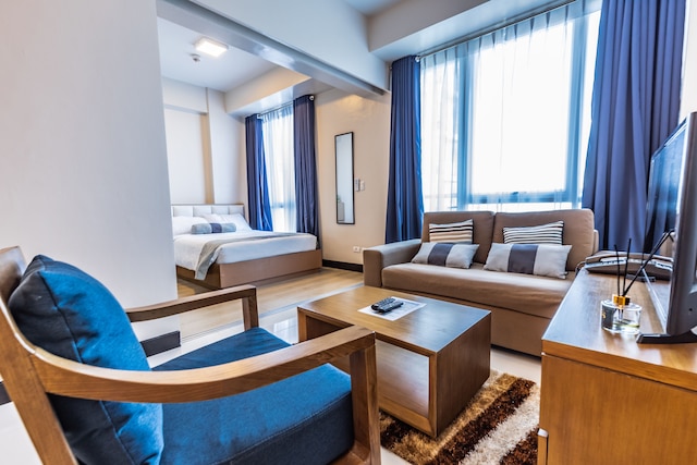 C スイーツ アット 8 ニュータウン レジデンシズ