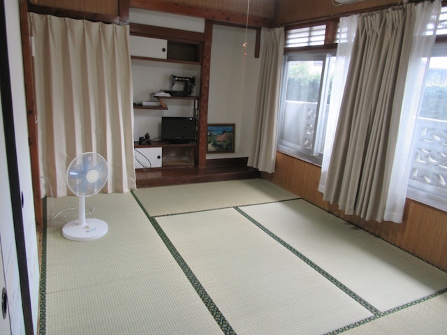 古民家ゲストハウス家守 (やーるー)