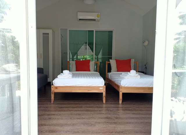 ナイバチャ テント コ マック