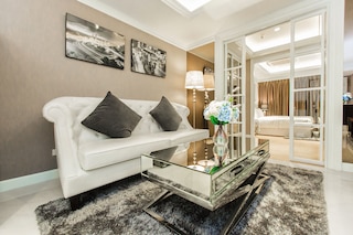 ステート タワー シーロム バイ ハロス