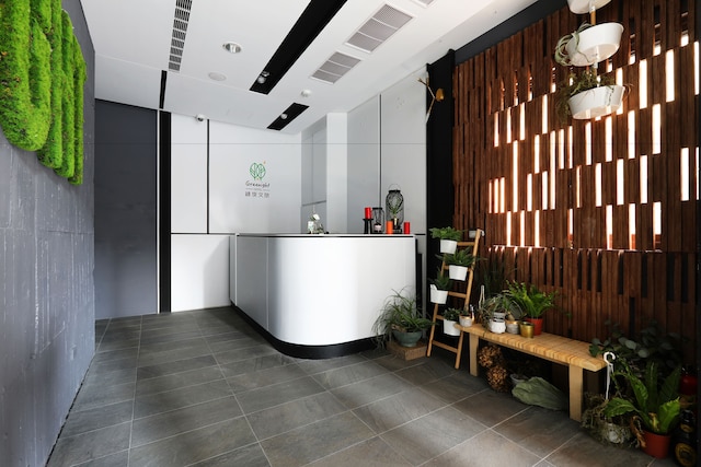 グリーナイト ホテル