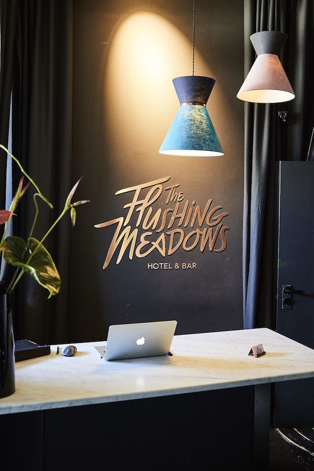 ザ フラッシング メドウズ ホテル & バー