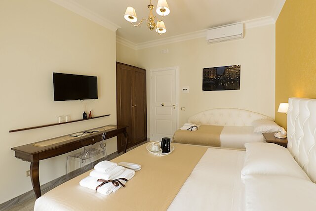 ナポリタントリップス ホテル