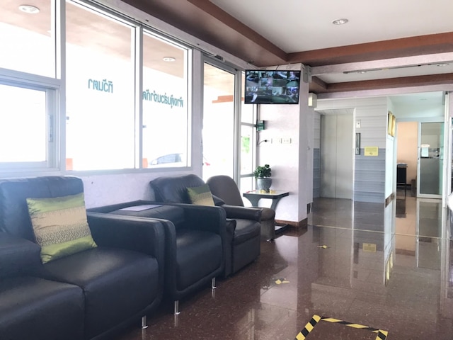 ウィナー プラーチーンブリー & サービスド アパートメント