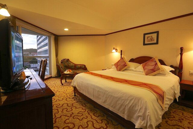 フイチュエン ダイナスティ ホテル (匯泉王朝大酒店)