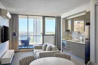 メリトン スイーツ キャンベル ストリート シドニー