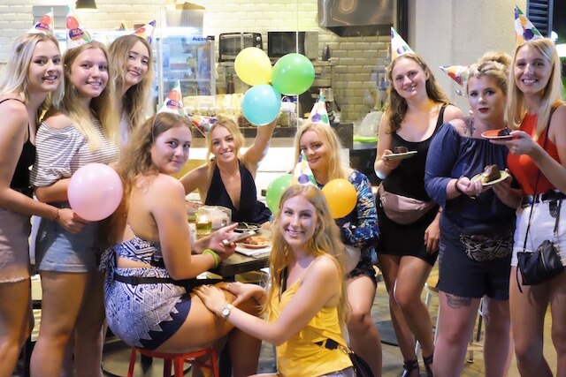 バラ カプセル ホステル バリ