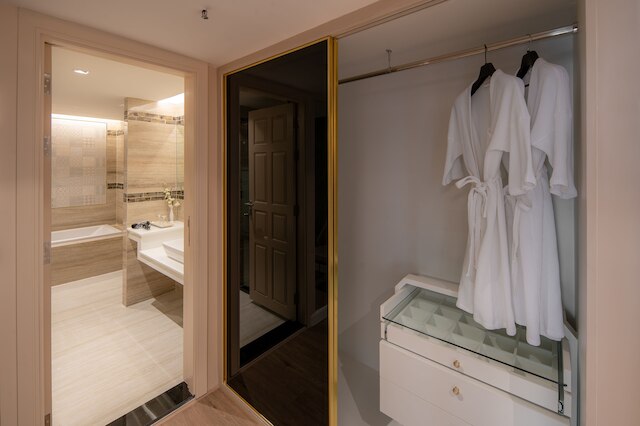 アレクサンダー ホテル