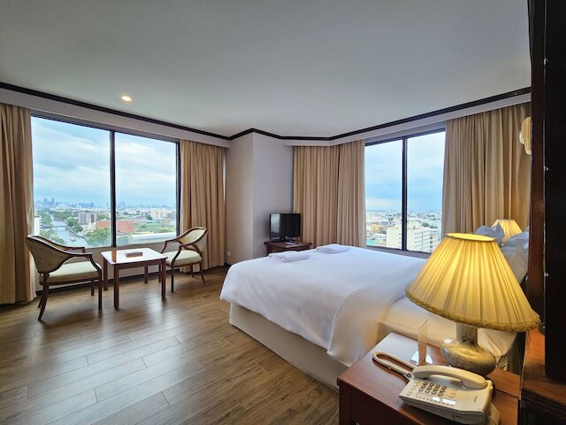 アレクサンダー ホテル