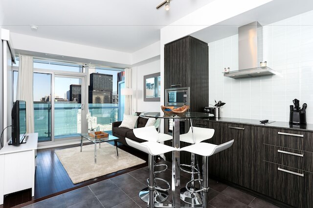 プラチナム スイーツ - インクレディブル CN タワー ビュー