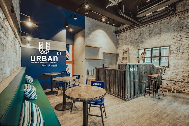 アーバン (高雄荷本 Urban 民宿)