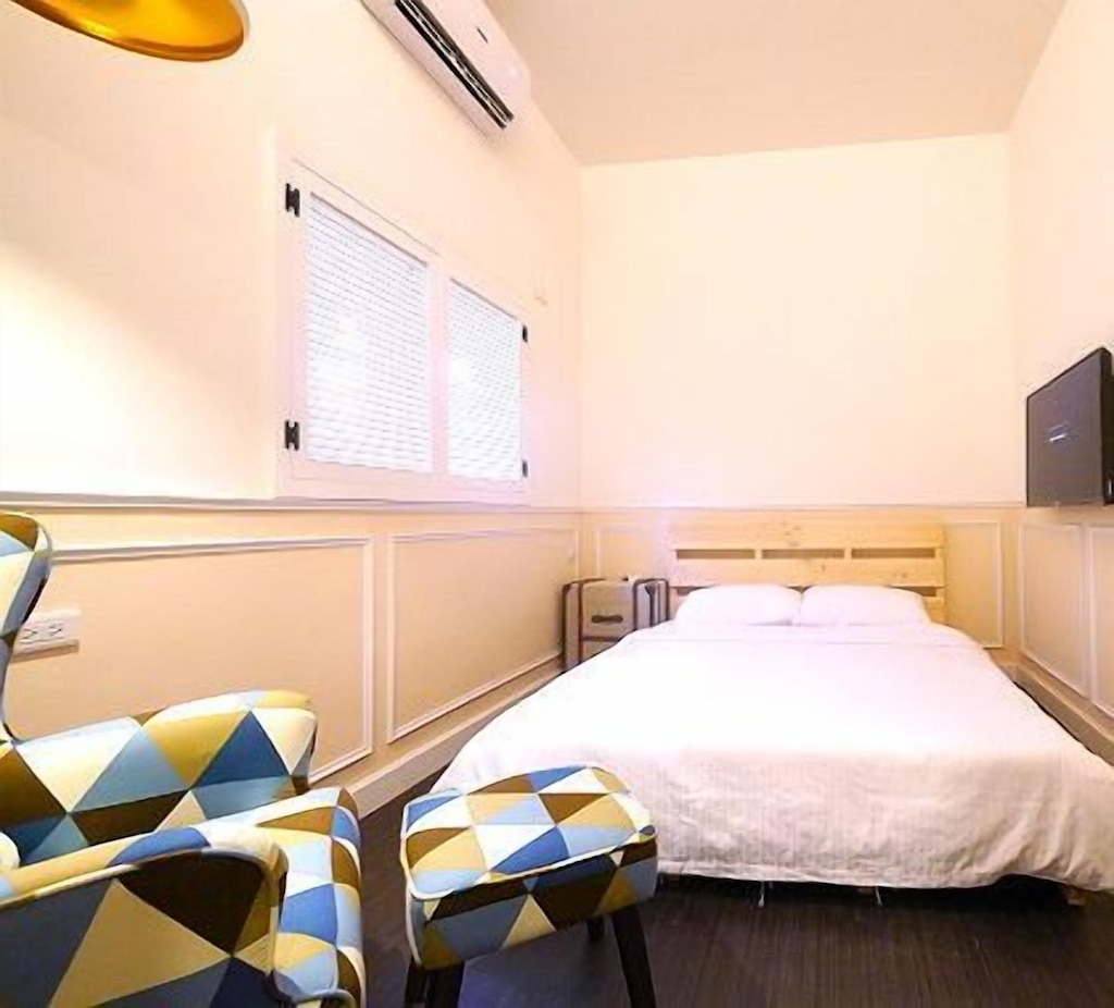 6.アーバン (高雄荷本 Urban 民宿)