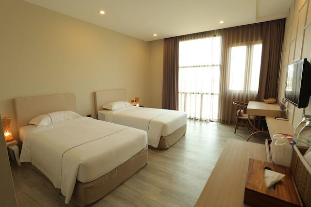 ナヴェラ ホテル & バンケット