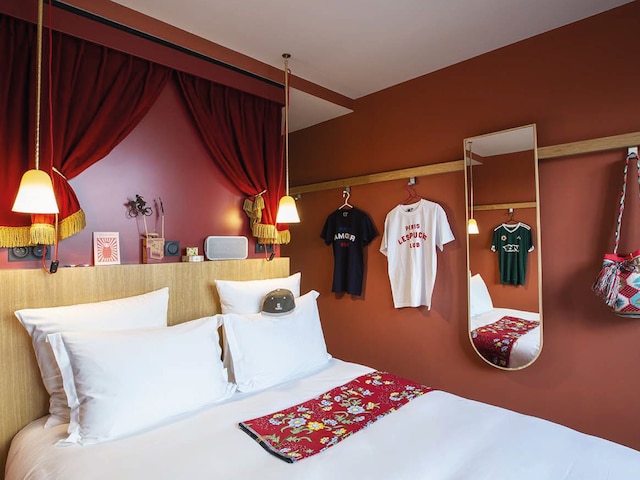 モブ ホテル パリ レ ピュス