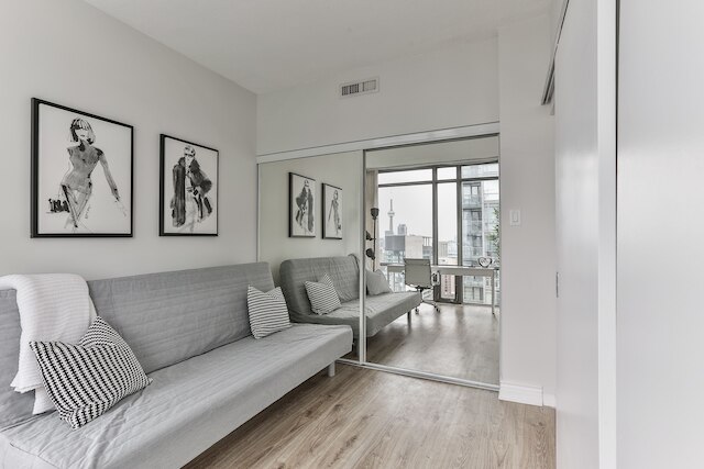 ベイ ストリートの明るいサブ ペントハウス