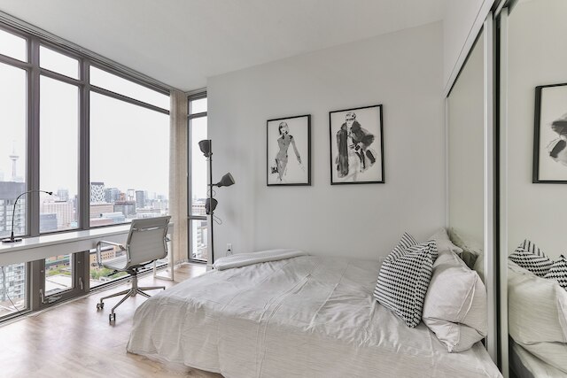 ベイ ストリートの明るいサブ ペントハウス