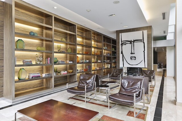 ベイ ストリートの明るいサブ ペントハウス