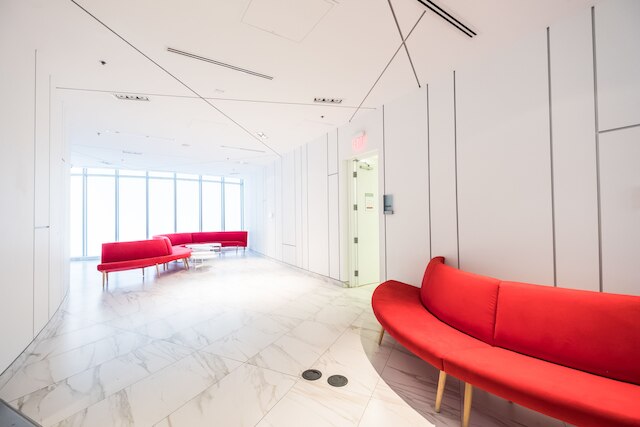 コンド イン ザ スカイ ウィズ ブレステイキング ビュー