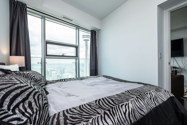 コンド イン ザ スカイ ウィズ ブレステイキング ビュー