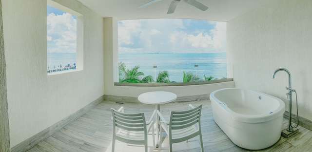 イズラ ビーチ フロント ホテル