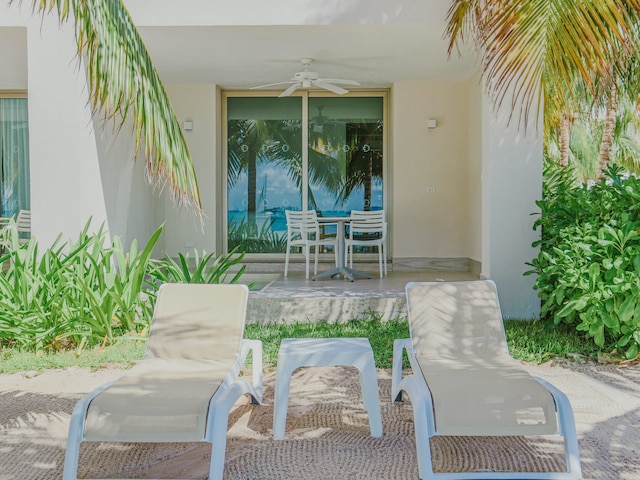 イズラ ビーチ フロント ホテル