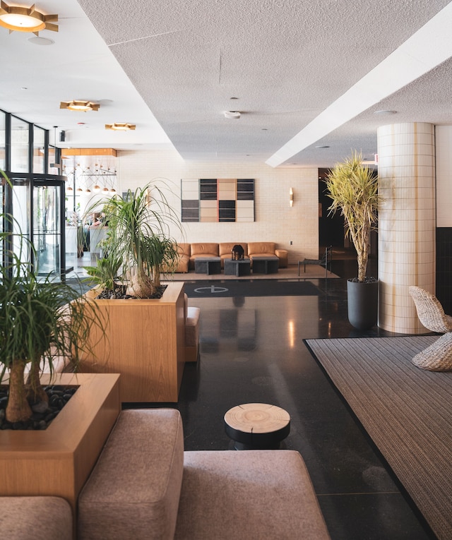 ザ エミリー ホテル