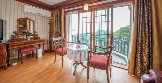 ビーチサイド ホワイトハウス