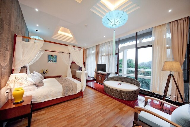 桂林クリスタル クレセント ムーン ホテル