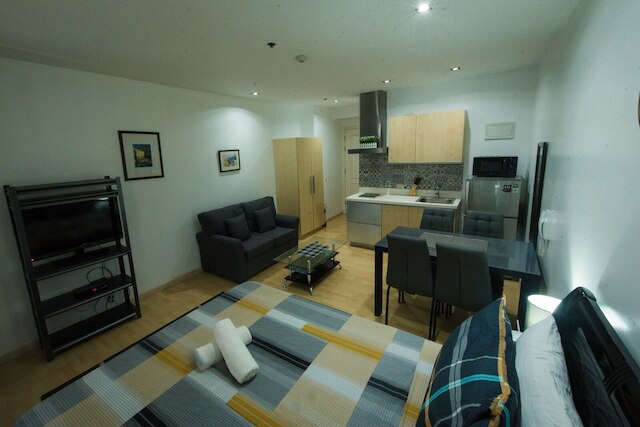 セブン ドアーズ イン グラマシー マカティ