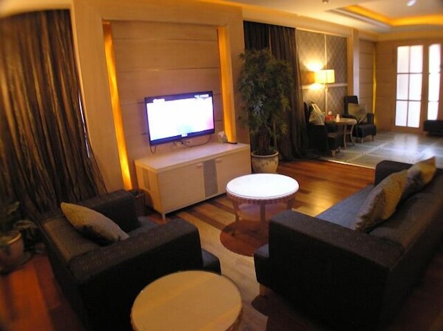 チャンシン ビジネス モーテル (長榮興商務汽車旅館 (台南館))