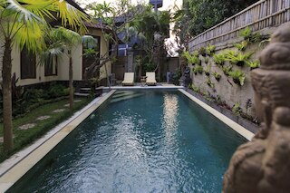 ムルニーズ ヴィラ ケロール