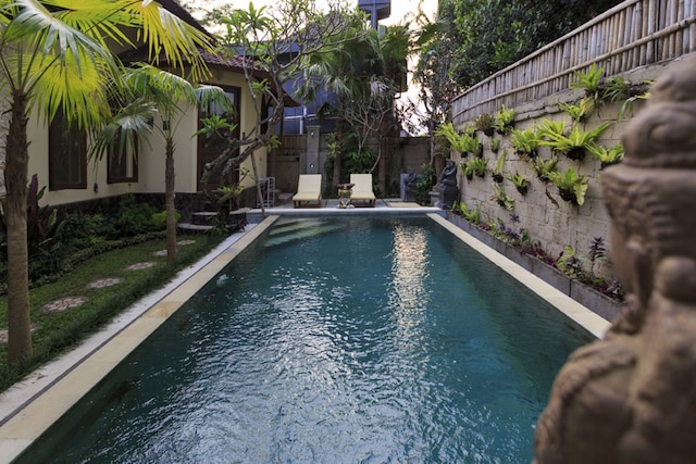 ムルニーズ ヴィラ ケロール