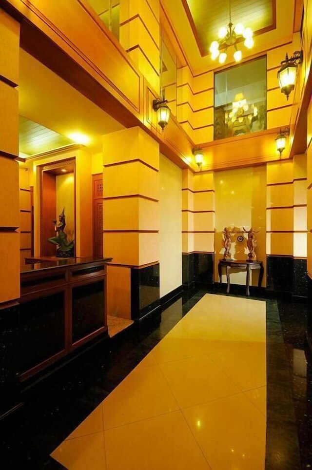 バイオレット タワー アット カオサン パレス