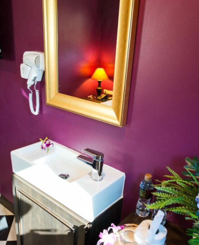 バイオレット タワー アット カオサン パレス