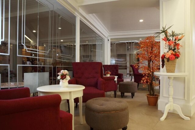 バイオレット タワー アット カオサン パレス