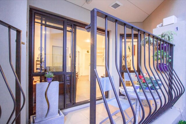 ビューティフル アパートメント ウィズ パティオ