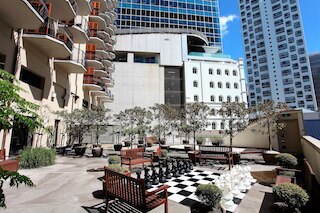 ビューティフル アパートメント ウィズ パティオ