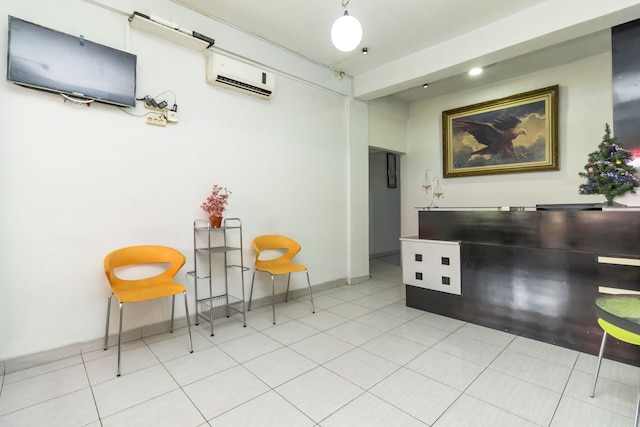 レッドドアーズ ニア ガジャ マダ プラザ 2